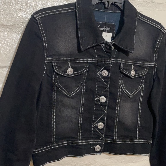 ❌SOLD❌ 🎁Holiday Sale! Now till the end of December. Amethyst Jacket - Picture 4 of 15